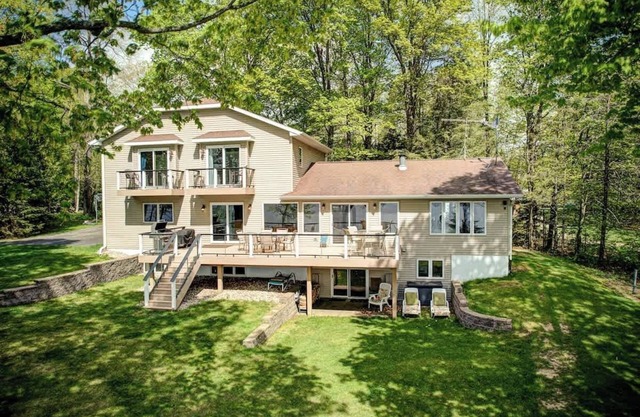 Sabel's Retreat with Summit Lake Views