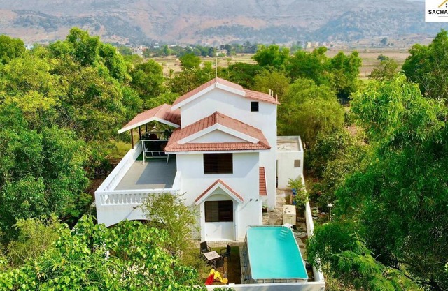 Sachar Bungalow - Home with a view!