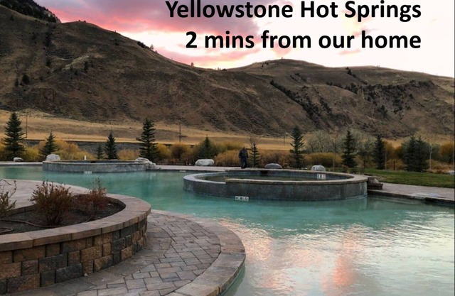 ¡NUEVO LISTADO! Hermosa casa a 10 millas del Parque Nacional de Yellowstone!