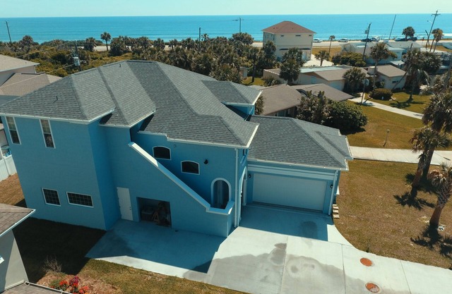 Moderna casa con vista al mar en un barrio tranquilo