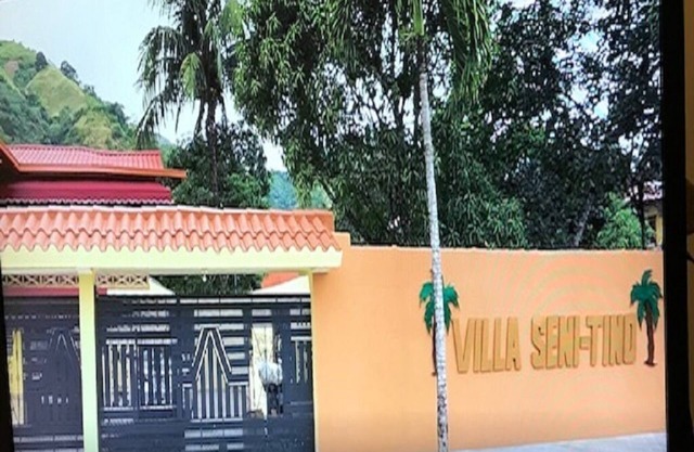VILLA SENI-TINO, ASISTENTE DE TURISMO, INSTALACIONES DE LAVANDERÍA, JARDÍN, RÍO, TERRAZA, TV