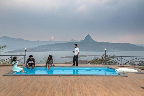 SaffronStays Blue Infinitum Lakeview, Pawna