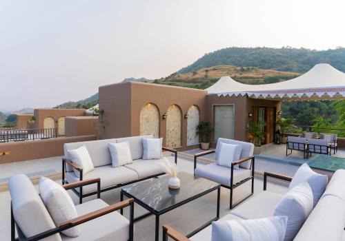 SaffronStays Moringa Valley - Oak Villa
