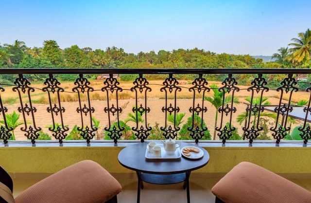 SaffronStays Ocean Breeze, Guhagar