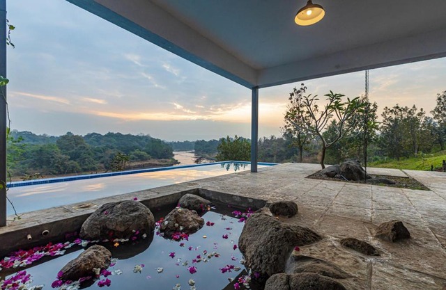 SaffronStays One Tree Farm, Karjat-Infinity Pool Villa With River View