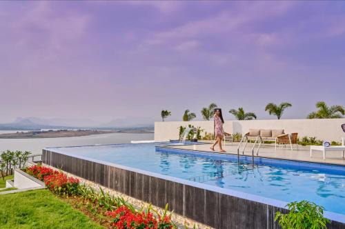 SaffronStays Sol Crest