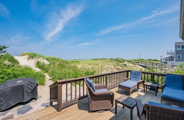 Oceanfront Home on Sagamore Beach with WiFi