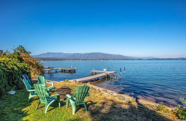 Sagle Lakefront Escape: Private Beach Access!