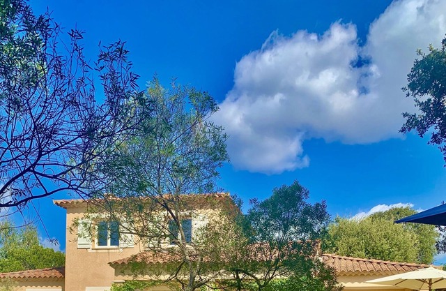 SAGONE: Hermosa villa encantadora con piscina, zona tranquila cerca de la playa