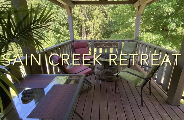 Sain Creek Retreat at Hagg Lake, OR, 1 BDR/1BATH secluded Cabin sleeps 3 with AC