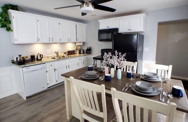 Saint Charles Lovely 2BD | River Trail, Forest Preserve!