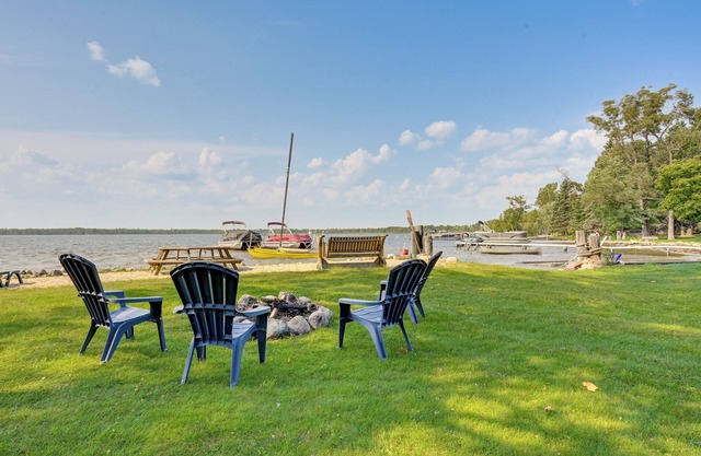 Saint Helen Lake House w/ Private Beach & Fire Pit