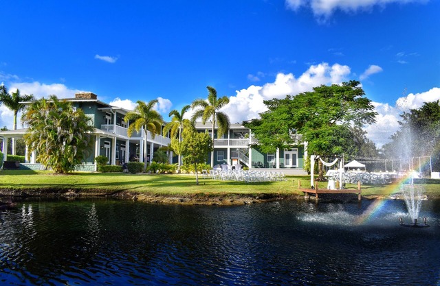 Saint Patrick Palace - Wedding-Ready Luxury Estate w/ Pool & Guest Cottage