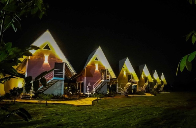 Sakhi Lakeview Resort
