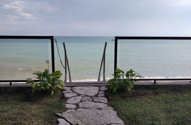 Sakura Cottage - Serenity on PEC Waterfront