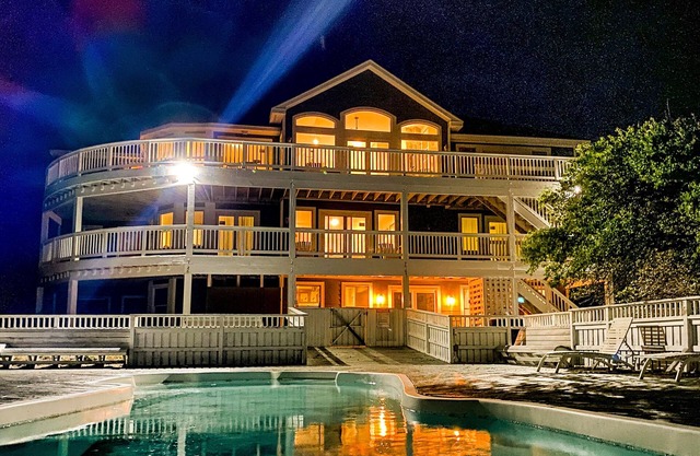 Sale: Aug24-Aug31: Oceanfront Mega-Estate | 14BR| Pool, Game Room, Wild Horses