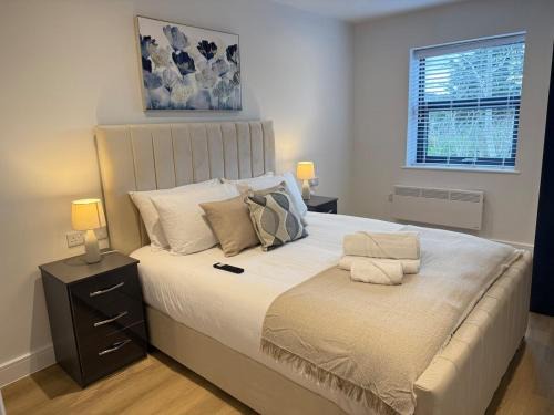 Sale Road Serviced Apartments Near Airport & Trafford Centre