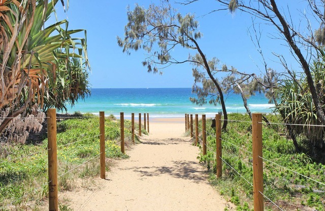 Saleng 51 - Three Bedroom Retro Beach Pad - 200 metres to Beach Access!