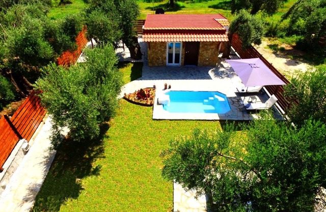 Salonikiou Beach Apartments & Villas