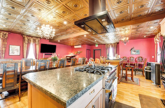 Saloon-Style Prosser Loft in WA Wine Country!