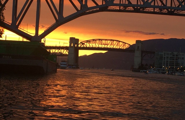 Salt Life - Stunning 2 bdrm boat at Granville Island for stays - also charters..