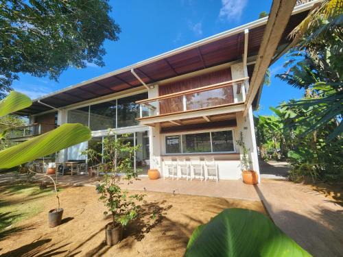 Salt 'n Paradise Luxury Surf and Beach Suites