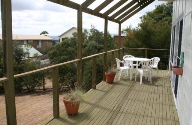 2 Seacombe Grove, Ventnor