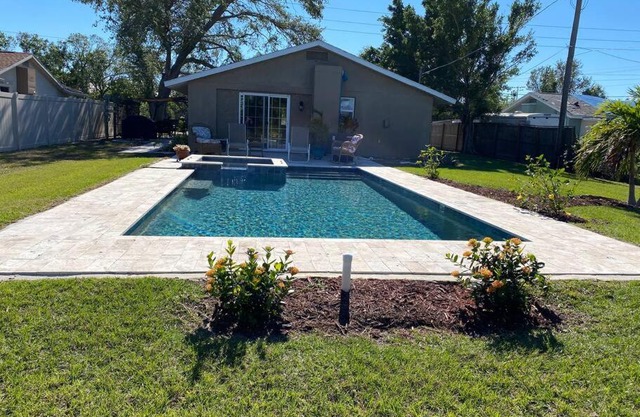 Salt water pool house near beach for monthly rental