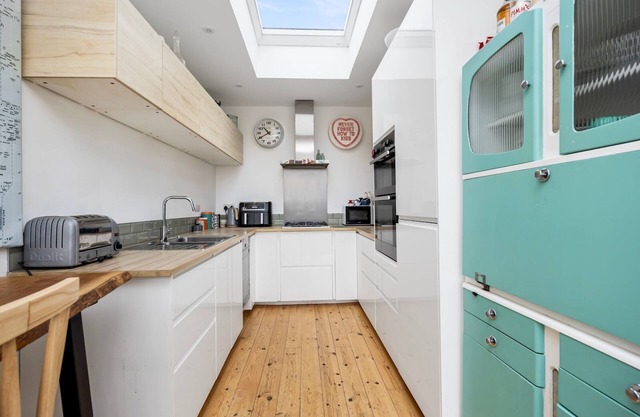Saltdean Seaside Home| Free Parking| Pass The Keys