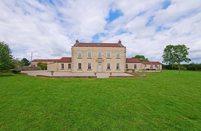 Salton Lodge 6 bedroom farm house