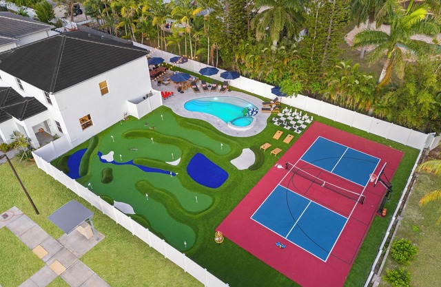 Saltwater Pool, Hot Tub, 12-hole Miniature Golf & Pickleball + Basketball