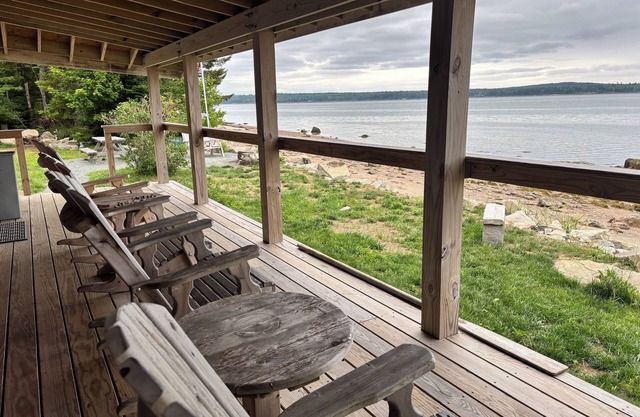 Saltwater Serenade Priv SANDY beach with Bayview for Miles