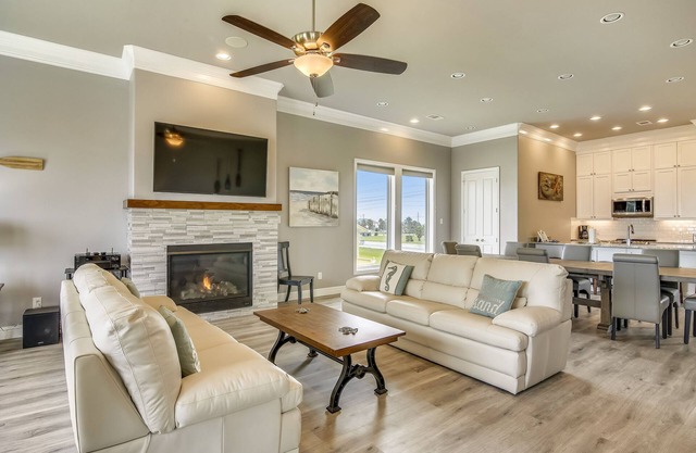 Salty Blue Mermaid | Newly Built, Fireplace!