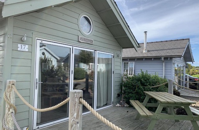 Salty Dog at The Bay Filey, sleeps 4, 2 dogs welcome for free too
