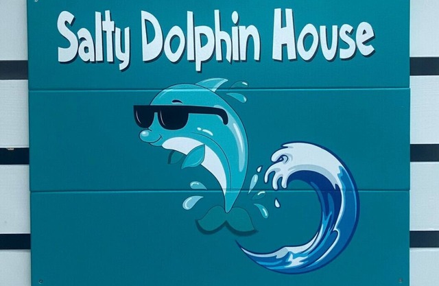 Salty Dolphin House - Guana Cay, In the Settlement