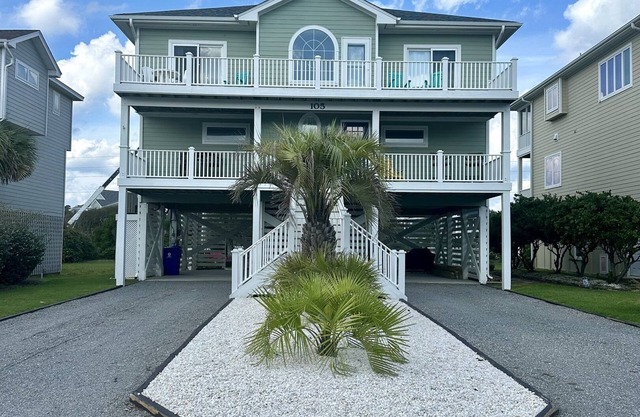 Salty Medicine 4 bed 3.5 bath home with POOL