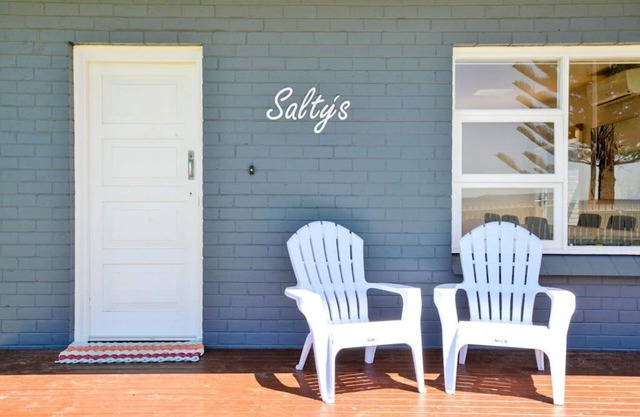 Saltys 4BRM Beachfront WIFI Pet Friendly