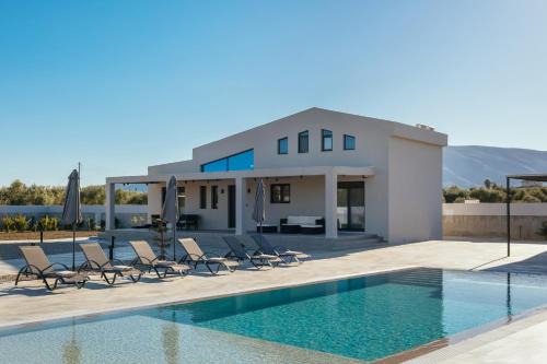 Samantha Villa, By TK Property Management