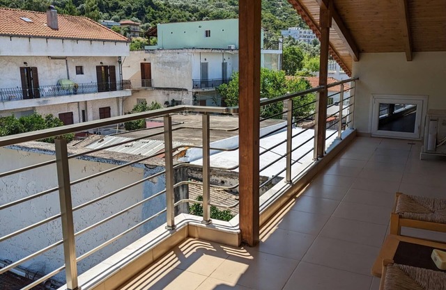 Samaras Apartments in Kamena Vourla