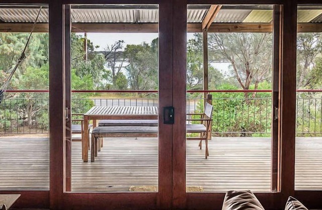 Samphire Beach House with Studio is the perfect base for your Coffin Bay Holiday - Linen Included an