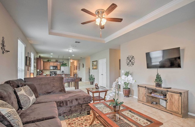 San Antonio Abode Near Golf, Shops + Dining!
