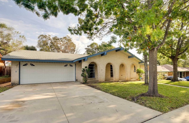 San Antonio Home: Near Nature, Parks & Trails