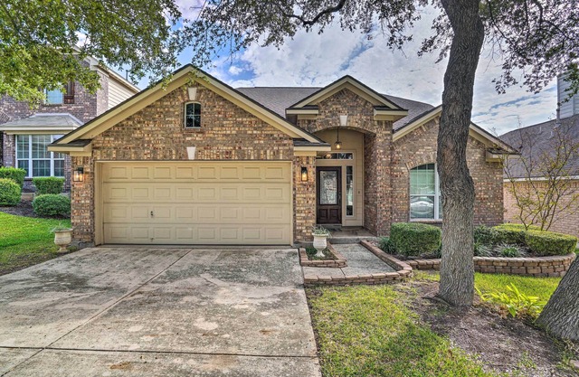 San Antonio Retreat w/ Fireplace + Pool Access!