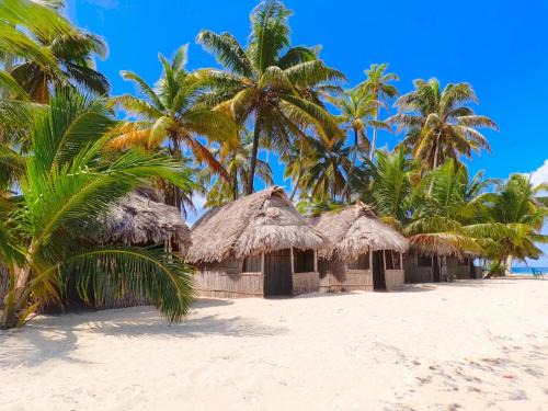 SAN-BLAS Isla iguana CABAÑAS GUNA YALA Panamá