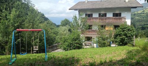 SAN PIETRO DOLOMITI Small Budget Hotel