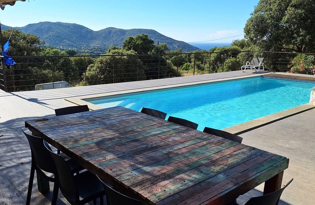 San Quilico - Maison climatisée, piscine, vue mer