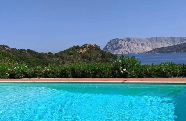 SAN TEODORO, PUNTA EST, MONOLOCALE VISTA MARE CON SOPPALCO