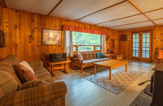 Sand Bay: 2-Bedroom Cottage #9