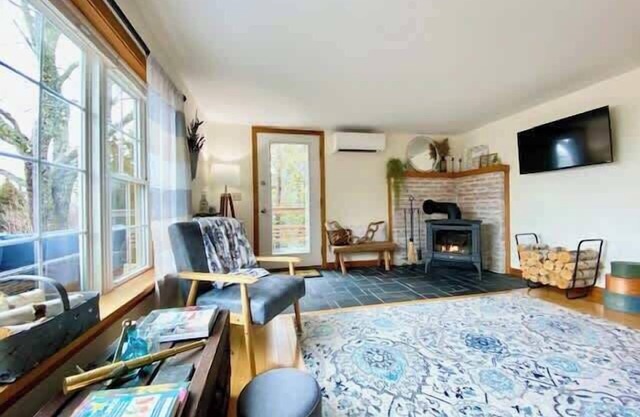 Sand Cove Cottage-New!