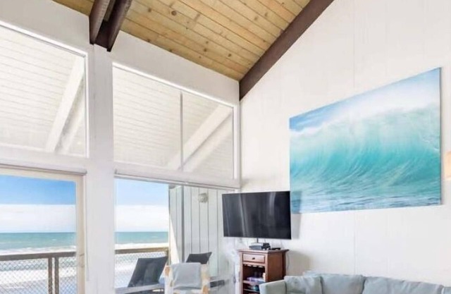 Sand Dollar Beachfront Home, Direct Beach Access!